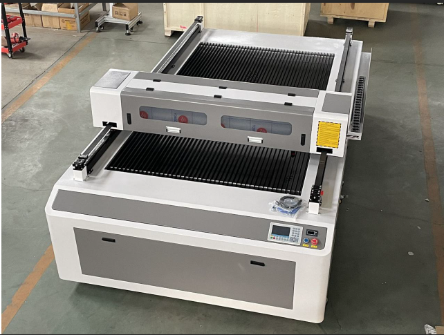 1325 LASER ENGRAVING CUTTING MACHINE